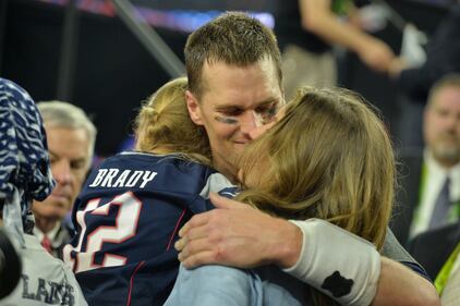 Tom Brady e Gisele Bündchen, il bacio dopo la vittoria del SuperBowl 10