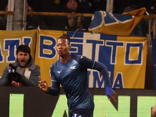 La Lazio fa l'impresa e passa a Parma in nove uomini: decide un gol di Noslin