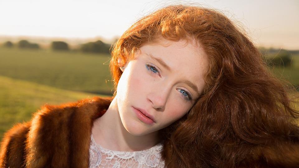 Capelli secchi ed effetto paglia in estate, cause e rimedi