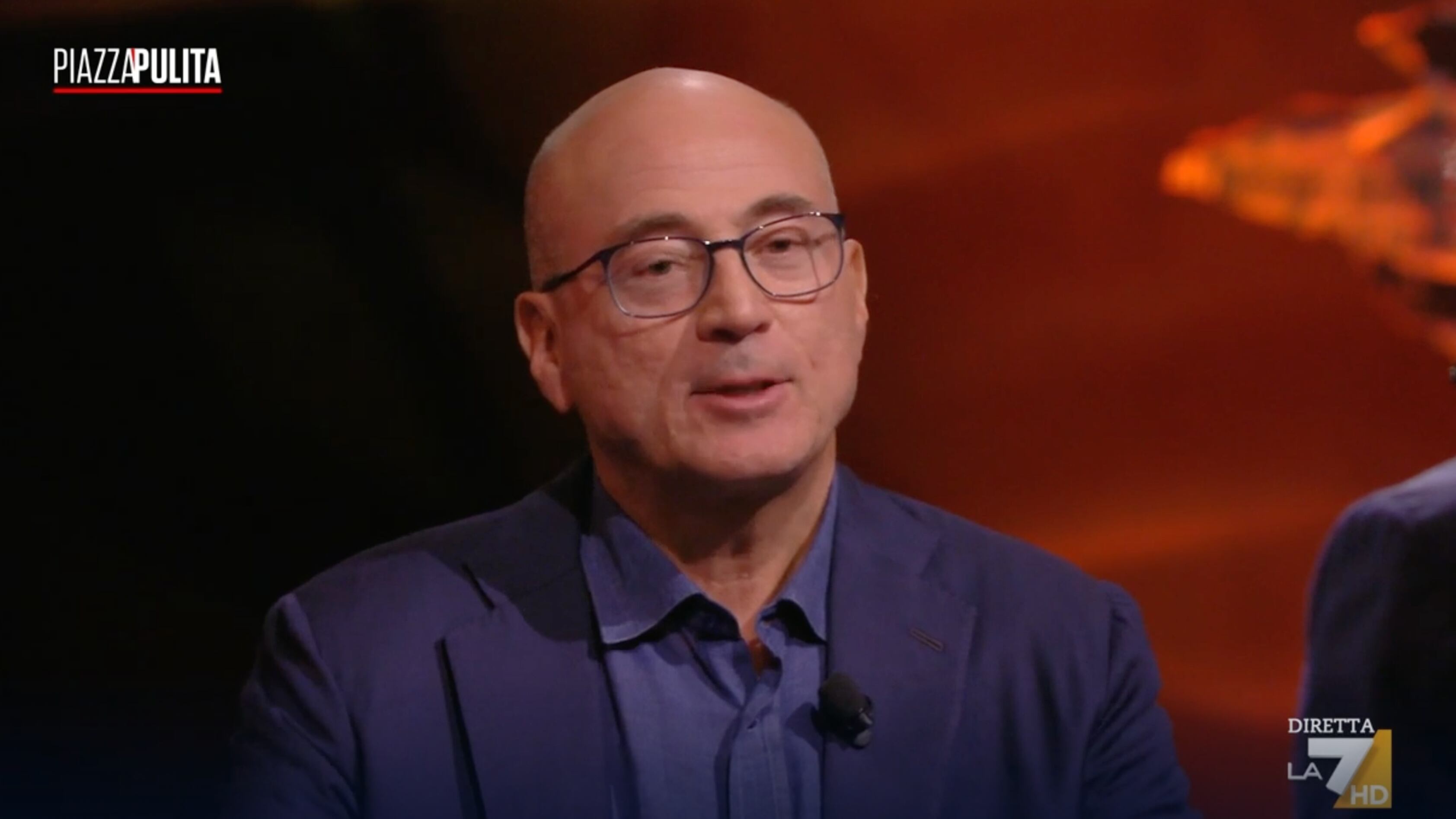 "Parla con parole attribuite a Mussolini". L'ultima accusa contro Meloni