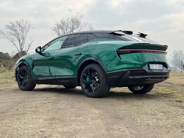 Lotus Eletre: guarda la gallery del nuovo suv elettrico anglo-cinese da 612 CV 20