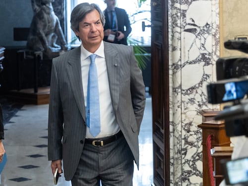 Borse fredde con l’operazione. “Sarà una Mission Impossible”