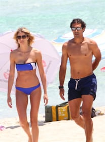 Elena Santarelli sexy in spiaggia 27