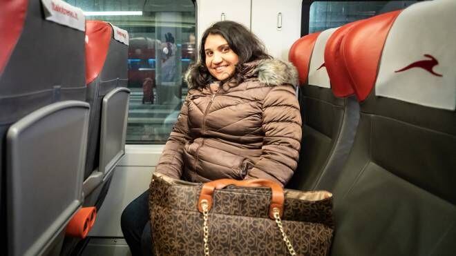 "Felicissima". La bidella pendolare non sarà più pendolare: trasferita a Caivano