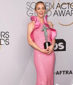 Il vestito "vagina" di Emily Blunt 7
