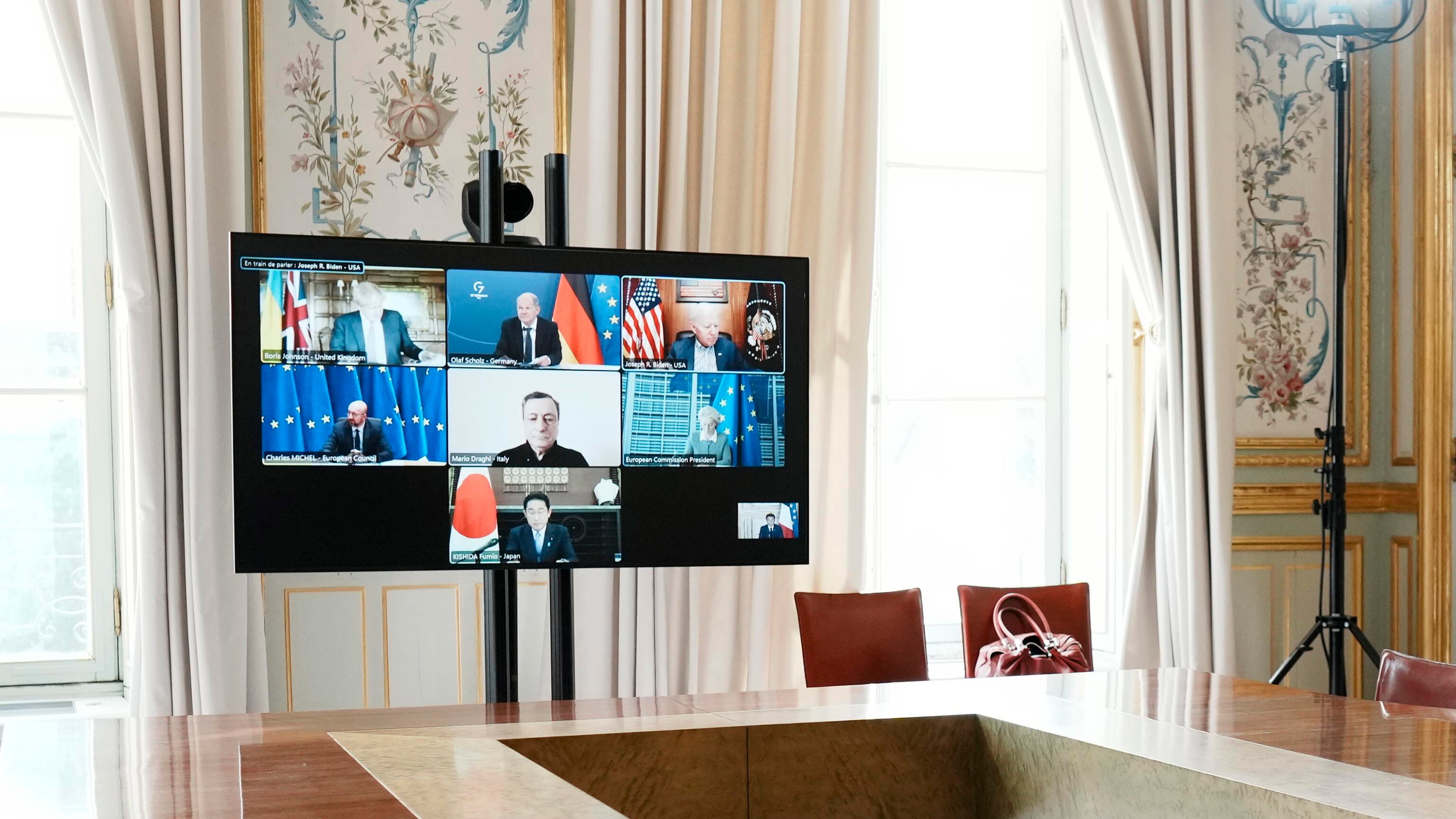 G7 con l'Ucraina e con Zelensky: "Putin non deve vincere"