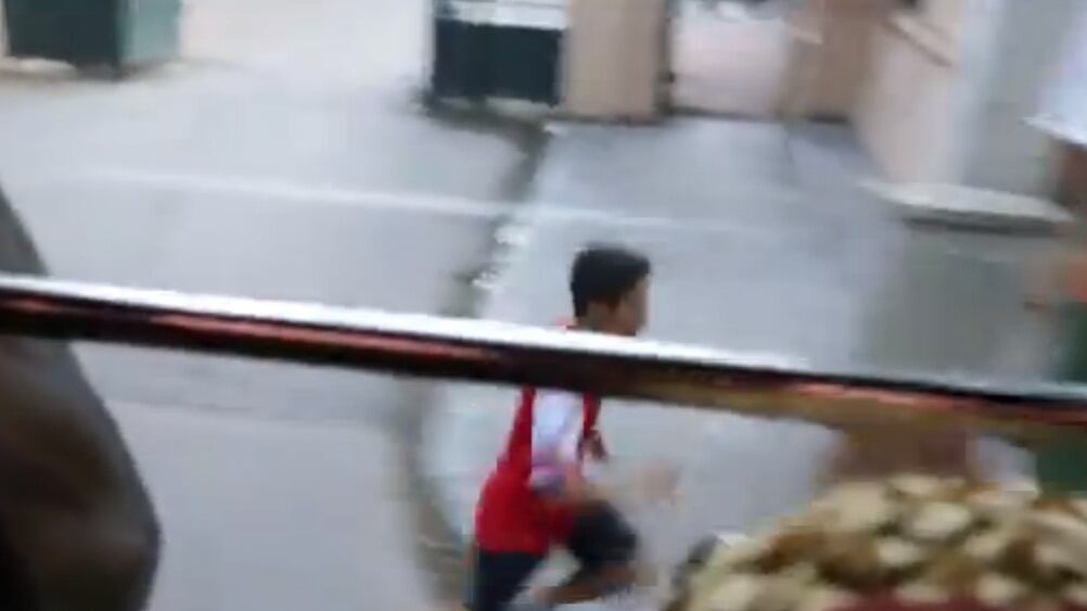 Il ragazzo che insegue un sogno, anzi un pullman...
