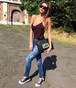 Cristina Buccino, scollatura hot 4