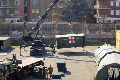Piacenza, allestito l'ospedale da campo dell'esercito per il Covid-19 4