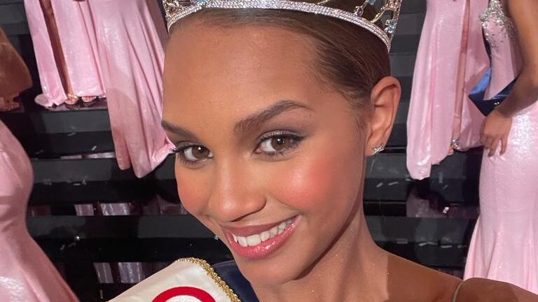 "Miss France non è sessista". Schiaffo del tribunale alle femministe
