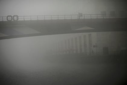 Il fascino di Londra avvolta dalla nebbia 12
