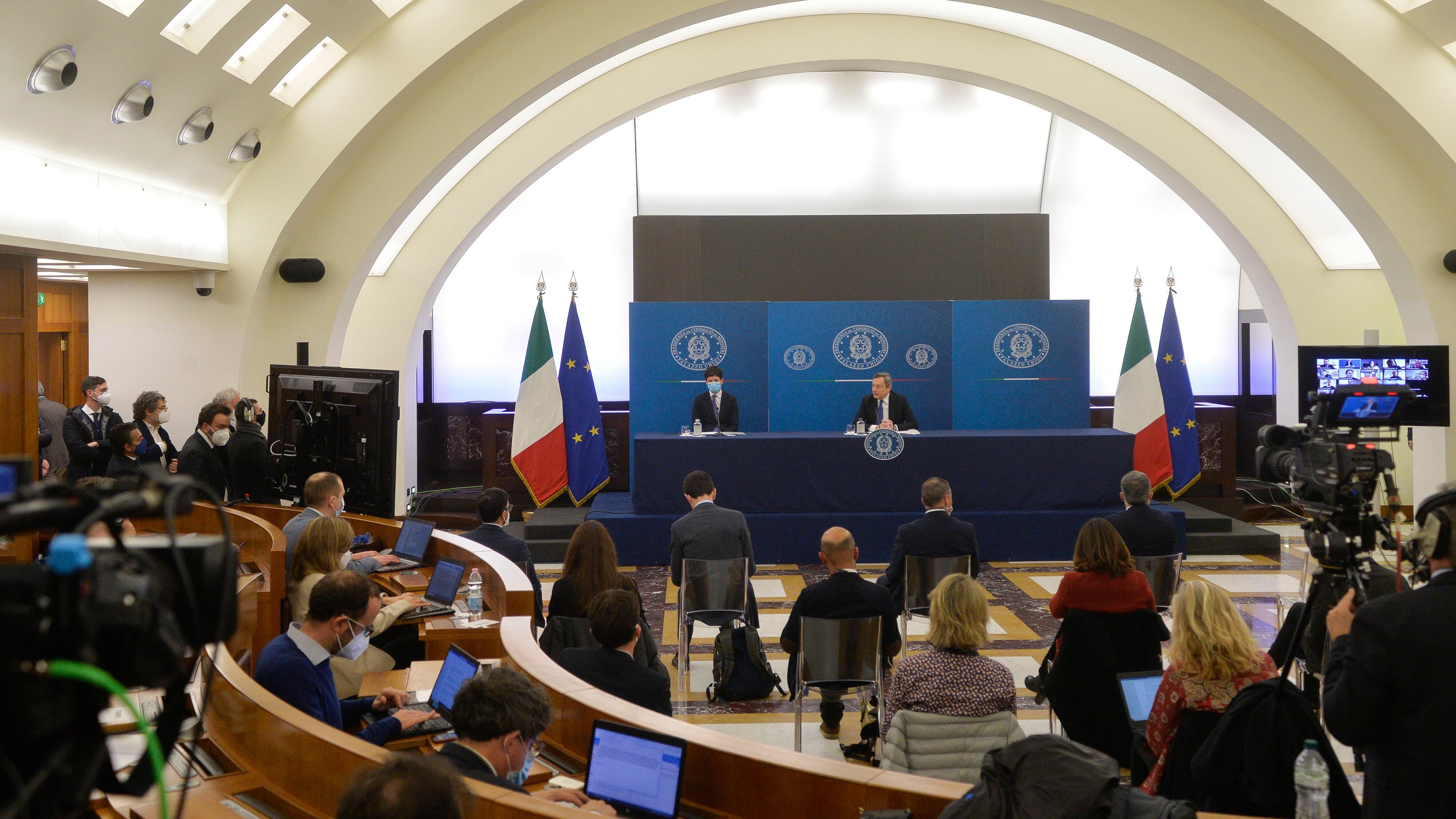 Scuole e norme anti "no vax". Ecco il nuovo piano Draghi