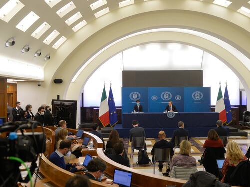 Scuole e norme anti "no vax". Ecco il nuovo piano Draghi