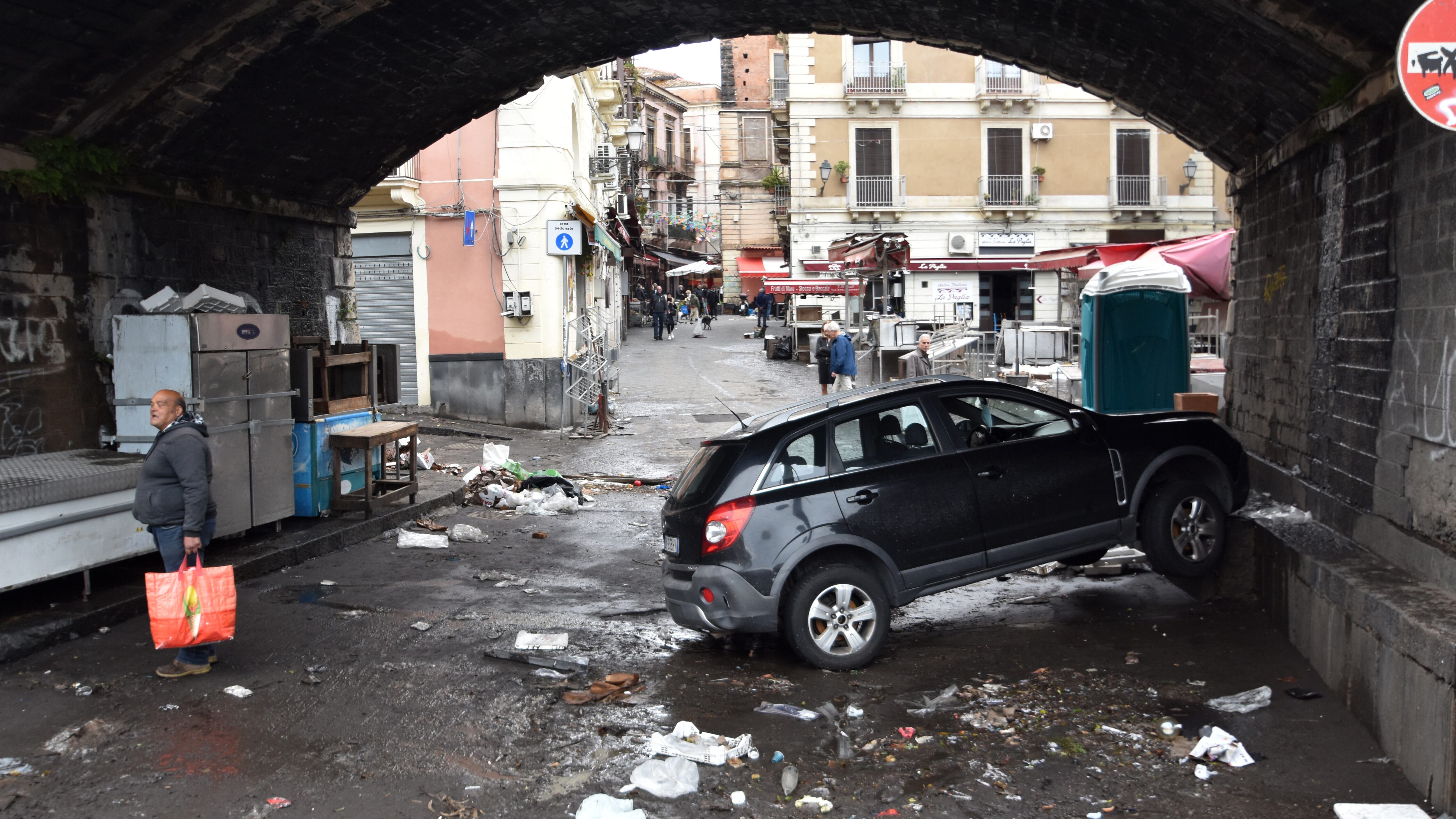 Catania conta i danni: "Stato di emergenza". E ora arriva Medicane