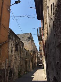 Nel centro di Torre Annunziata, "Pompei moderna" fatta di ruderi abitati 1