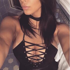 Kim Kardashian, maglietta bagnata senza reggiseno 6