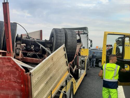 Incidente sulla A1: scontro frontale tra tir e bus carico di migranti