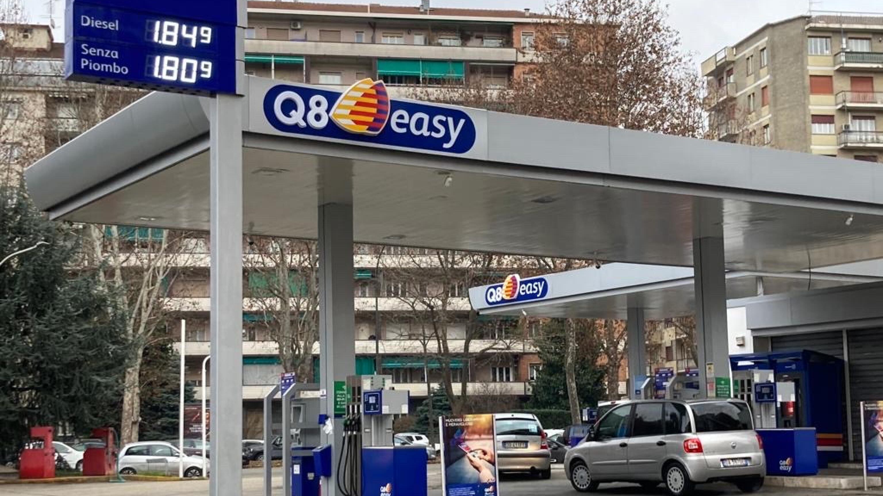 Benzinai contro il governo Urso non ferma lo sciopero