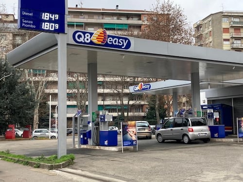 Benzinai contro il governo Urso non ferma lo sciopero