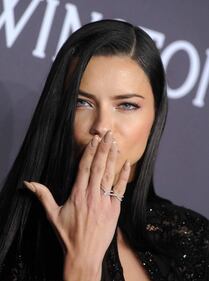 Adriana Lima sexy al gala annuale di AmfAR 2