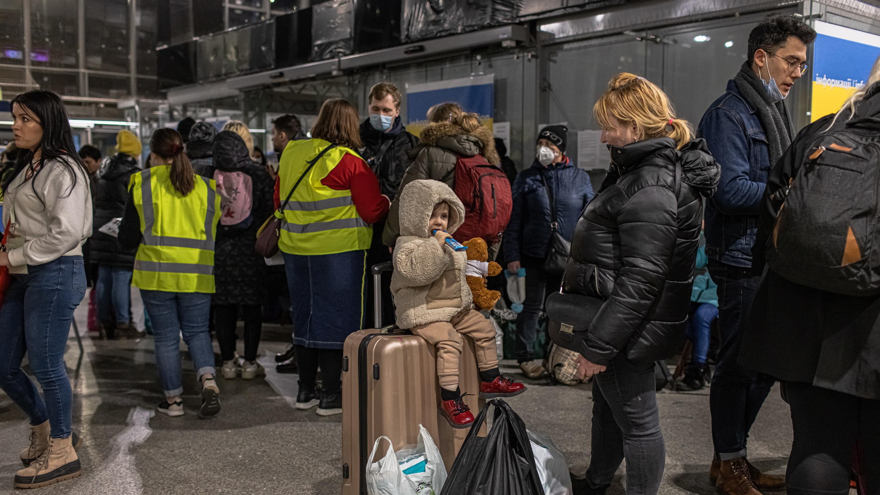 Si attiva la catena umanitaria "fai da te". I Comuni mobilitati per gli ucraini in fuga