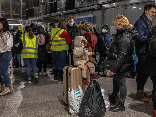 Si attiva la catena umanitaria "fai da te". I Comuni mobilitati per gli ucraini in fuga