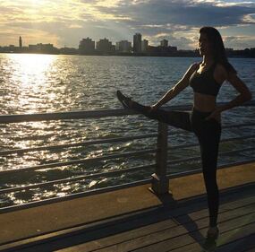 Irina Shayk: audace lato B su Instagram 11