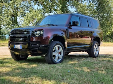 Land Rover Defender 130: guarda la gallery  2