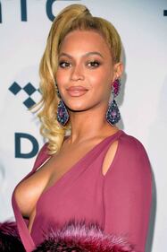 Beyoncé Knowles, seno in vista e scollo mozzafiato a New York 80