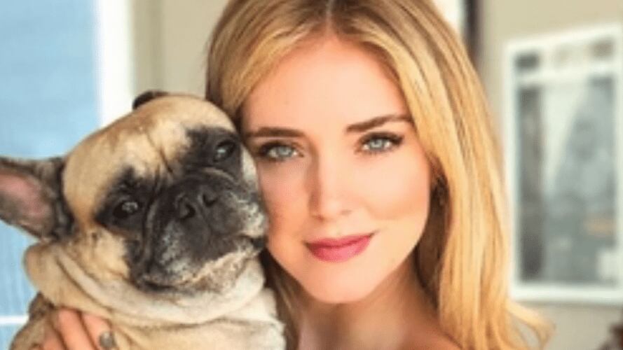 La Ferragni piange Matilda e piove odio dai nemici social. Ma i cani oggi sono di famiglia