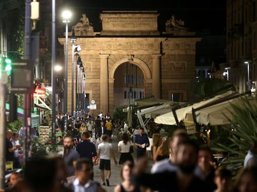 “Mi hanno violentata nel privé di una discoteca in corso Como”. La denuncia di una 19enne a Milano