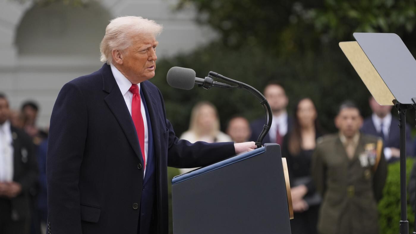 Trump a due facce. Poi l'annuncio sui dazi. "125% per la Cina"