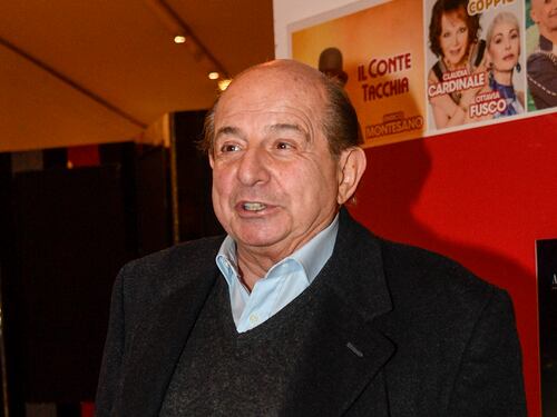 Volano stracci in Rai, sospeso il quiz di Magalli. Lui sbotta: "Mi vergogno"