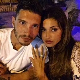 Belen Rodriguez: vacanza da single e il costume è hot 8