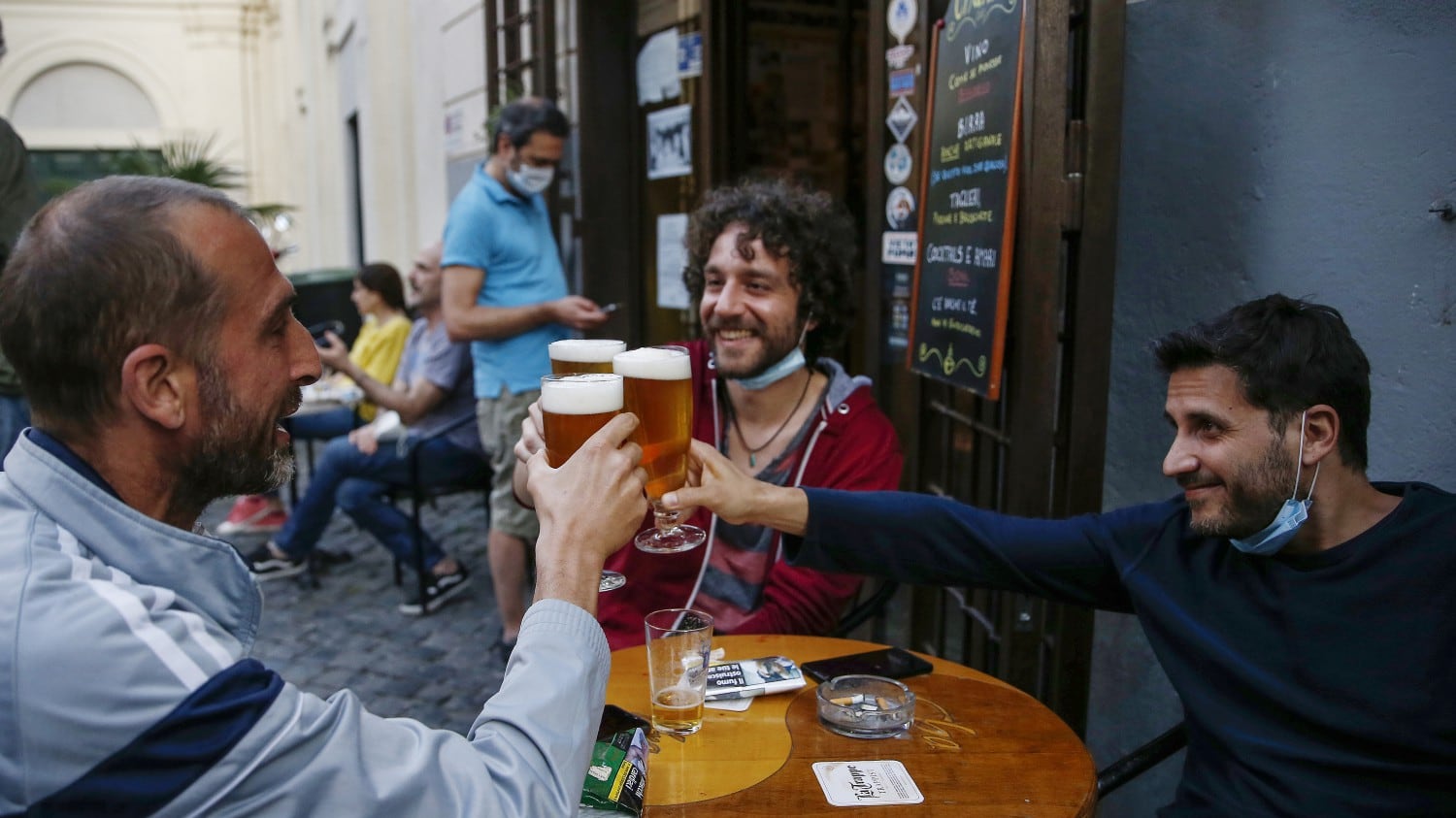 La resa di bar e pub. "Ragazzi, si chiude"
