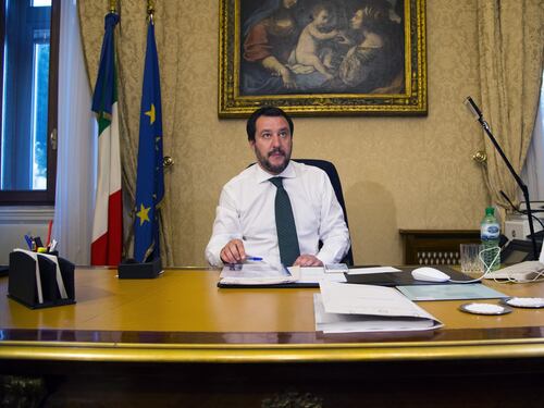 "Quel Paese esporta galeotti" Scontro tra Salvini e Tunisia