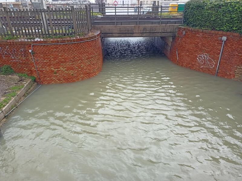 Allarme esondazione a Senigallia, casette Sae sotto la neve: allerta nelle Marche 7