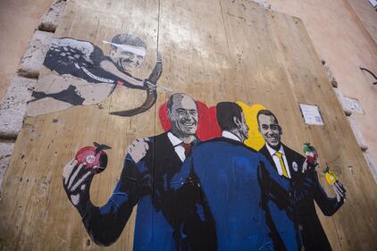 Di Maio, Zingaretti e Conte dipinti come le Tre Grazie 4