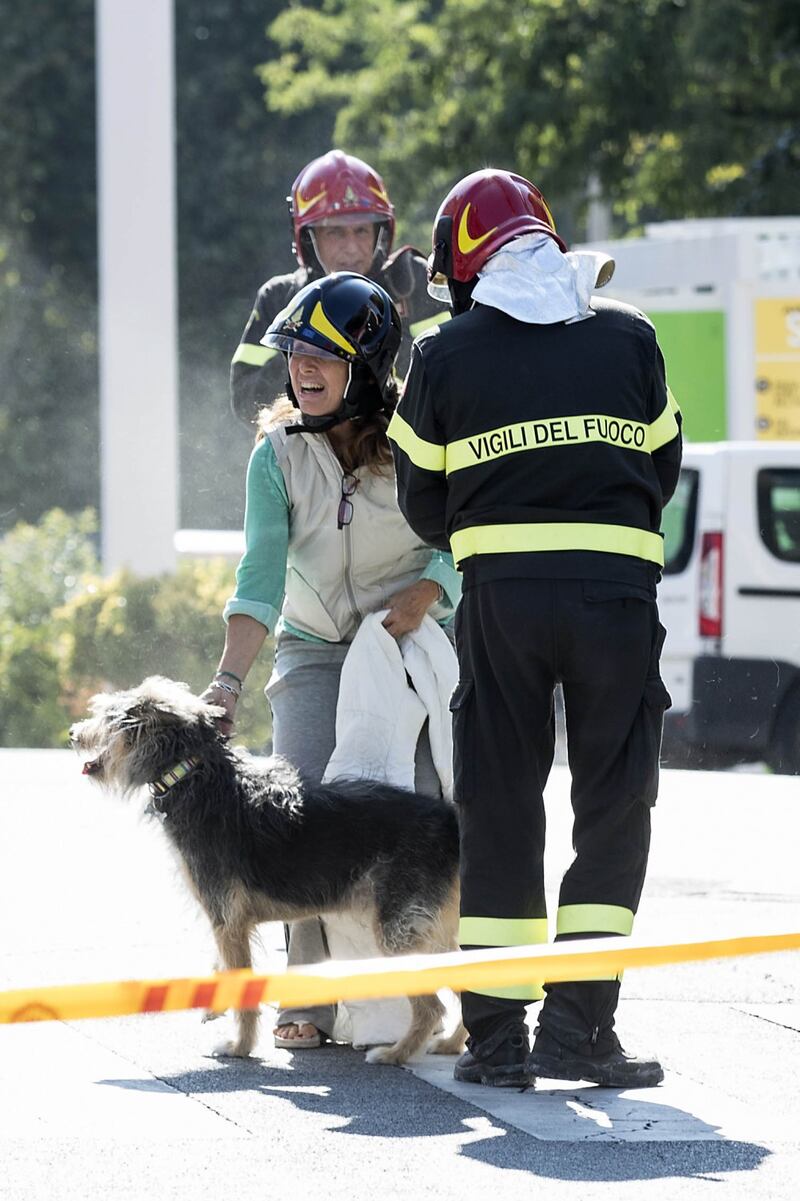 Roma, i vigili del fuoco salvano il cane Billo 5