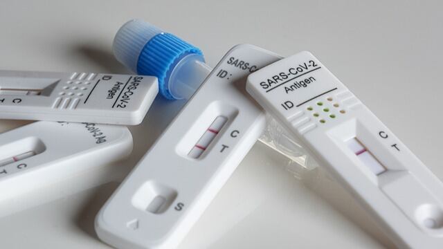 Covid, le medicine da assumere a casa per combattere Omicron