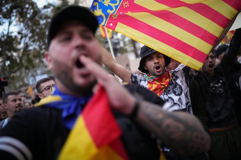 Valencia, manifestanti in strada contro la gestione Mazòn 3