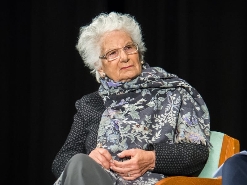 Insultò Segre e gli ebrei, ora ricorre in appello: “La senatrice mi ha provocata”. E cita Francesca Albanese
