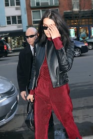 Bella Hadid sexy in bikini rosso 11