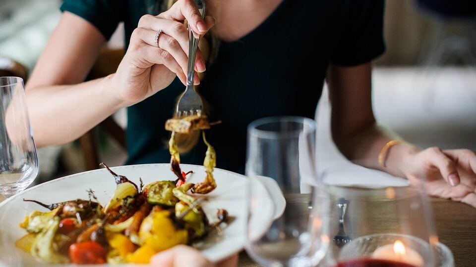 Mangiare troppo la sera fa male al cuore