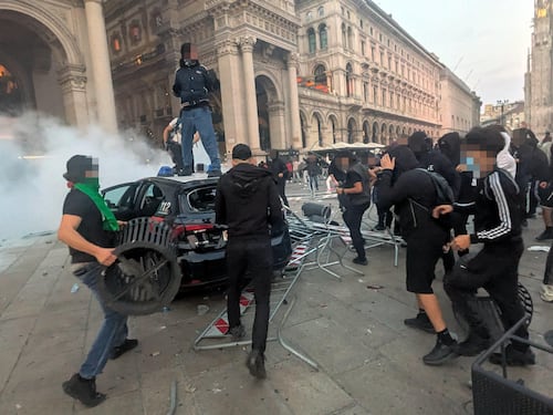 Il gip sugli scontri di Milano: “È in atto un progetto di destabilizzazione dell’ordine pubblico”
