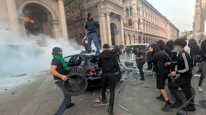 Il gip sugli scontri di Milano: “È in atto un progetto di destabilizzazione dell’ordine pubblico”
