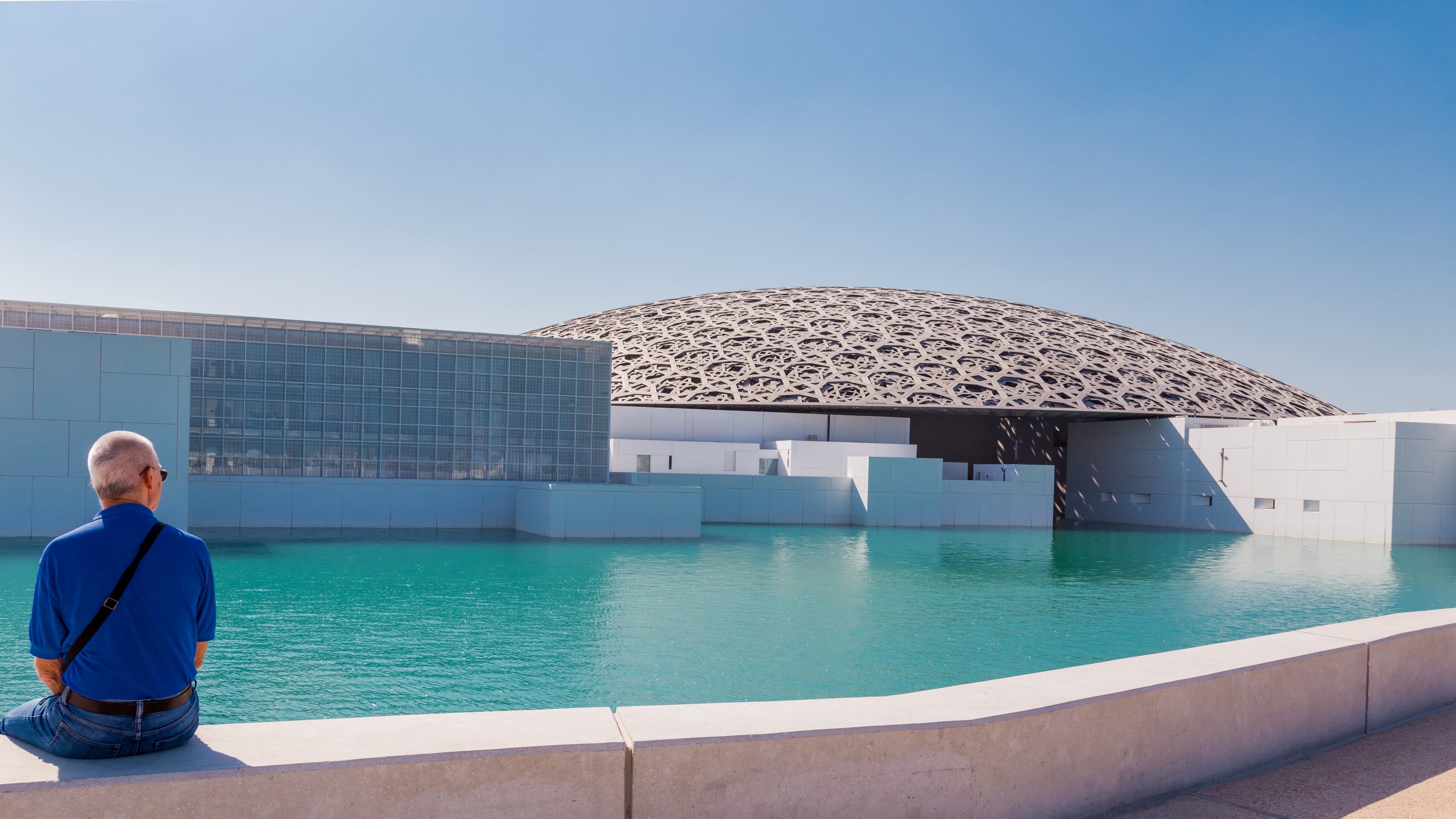 Luxury, selfie e Belle dame dentro il Louvre d'Oriente