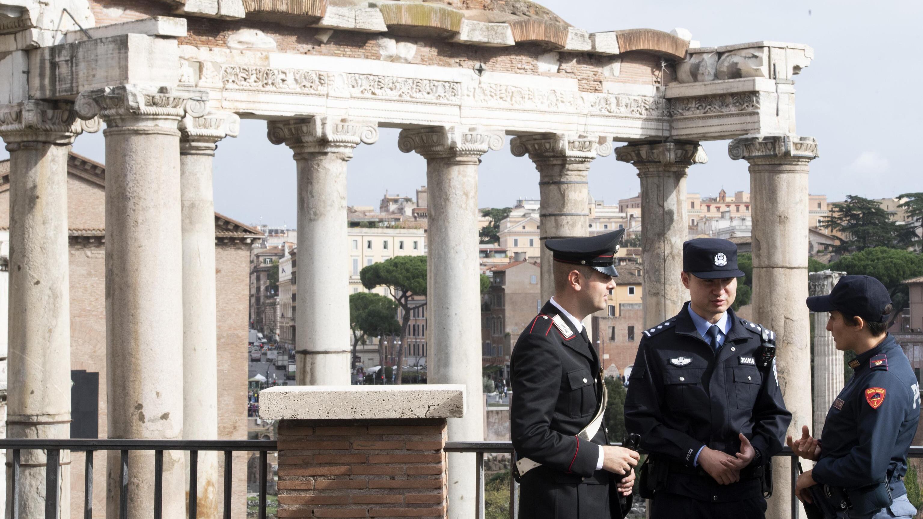"La Cina considera l'Italia il ventre molle d'Europa"
