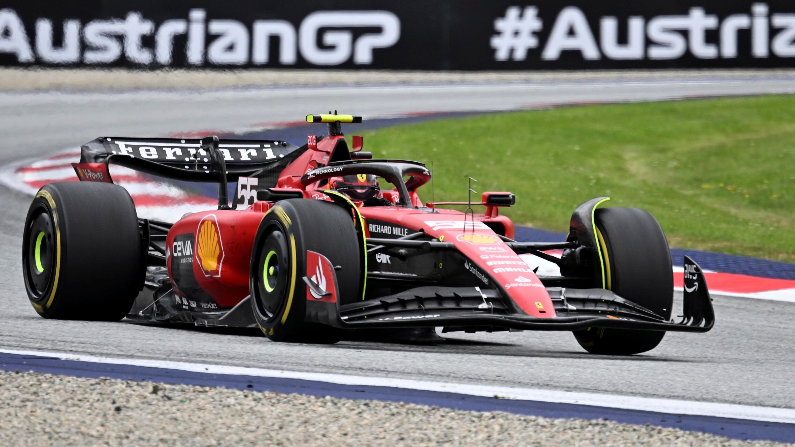 F1, doccia gelata sulla Ferrari. Ricorso accolto, Sainz perde due posizioni