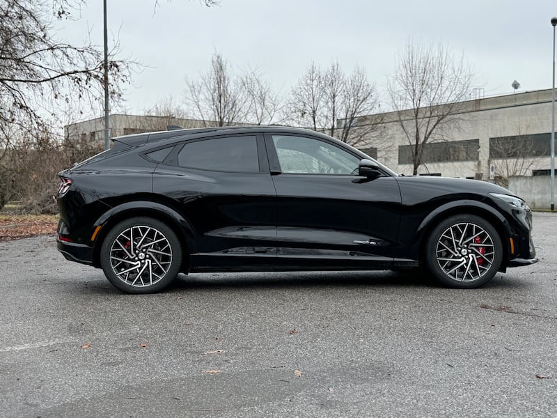 Ford Mach-E GT 2024: guarda il VIDEO in pillole del SUV sportivo elettrico 12